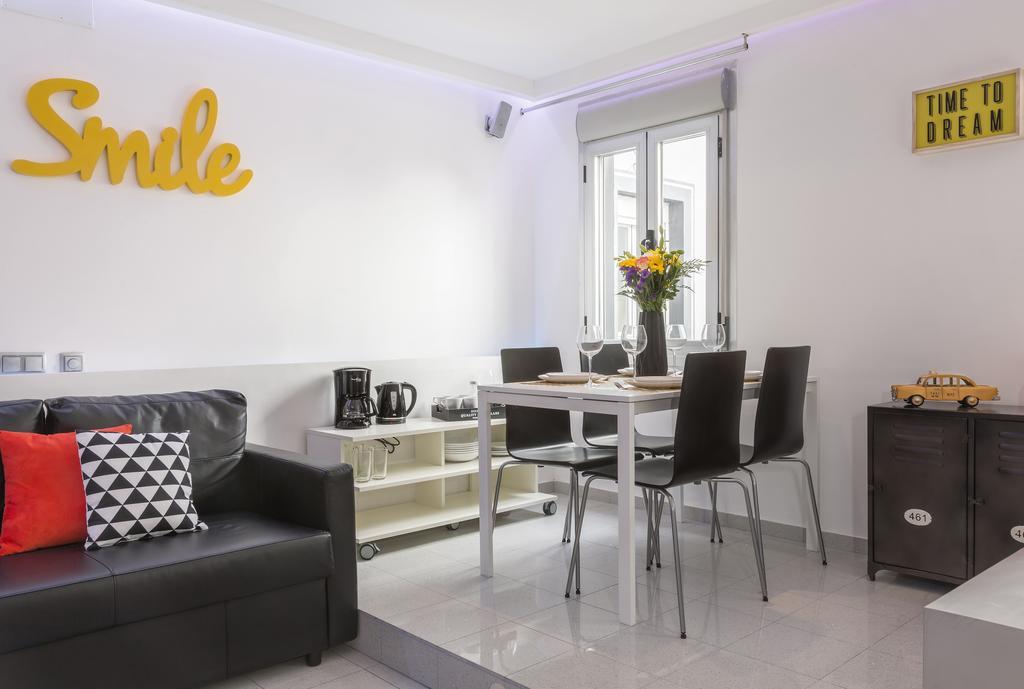 7Rooms7 Gran Via Smile Apartments Madrid Exterior foto